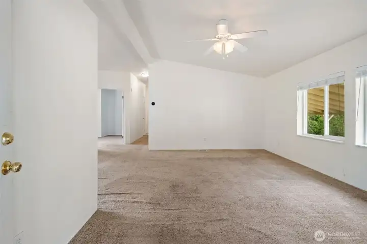 Living room  (without virtual staging)