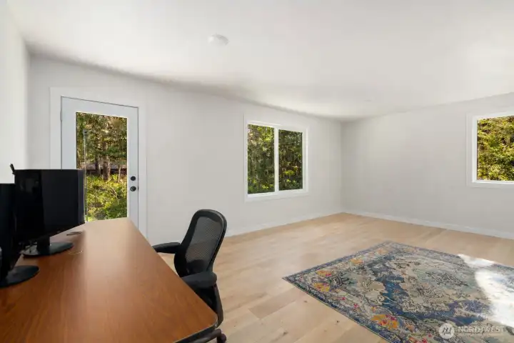 Large flex space (previous garage) with egress to backyard