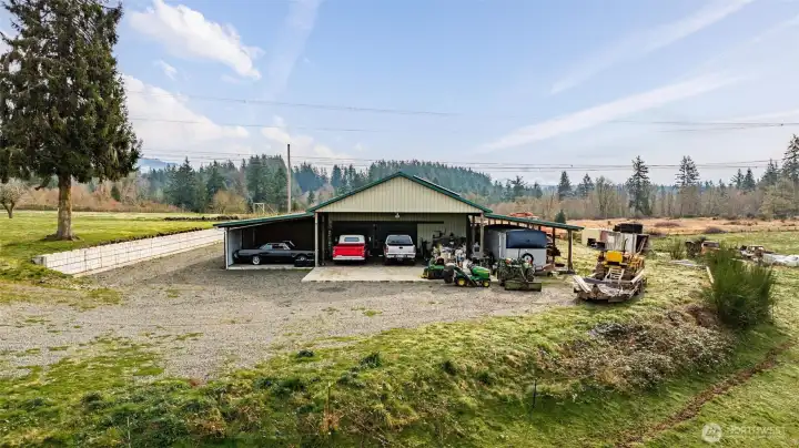 Country feel with proximity to city infrastructure.