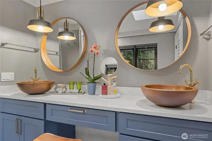 Dual vanity with copper sinks Dual vanity with copper sinks