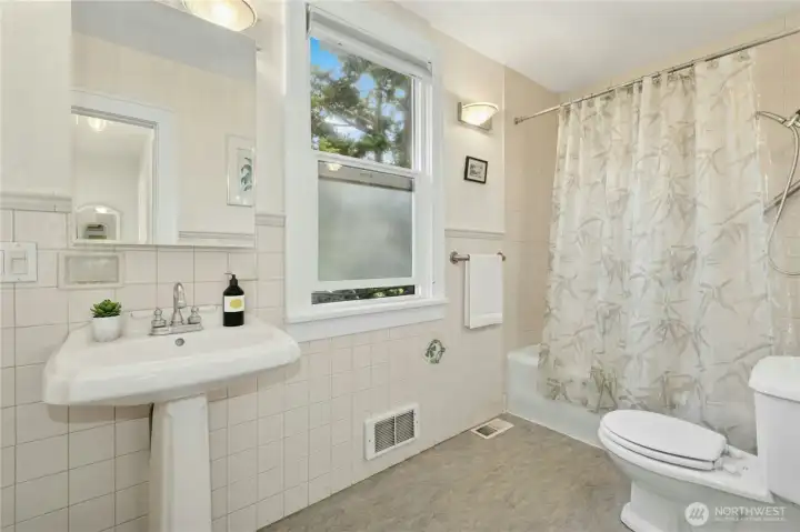 Large full bath upstairs.