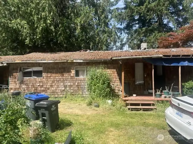 Front side of house w.entry