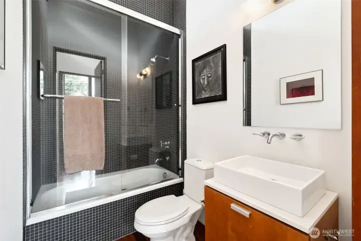 Guest bathroom on 3rd floor Guest bathroom on 3rd floor