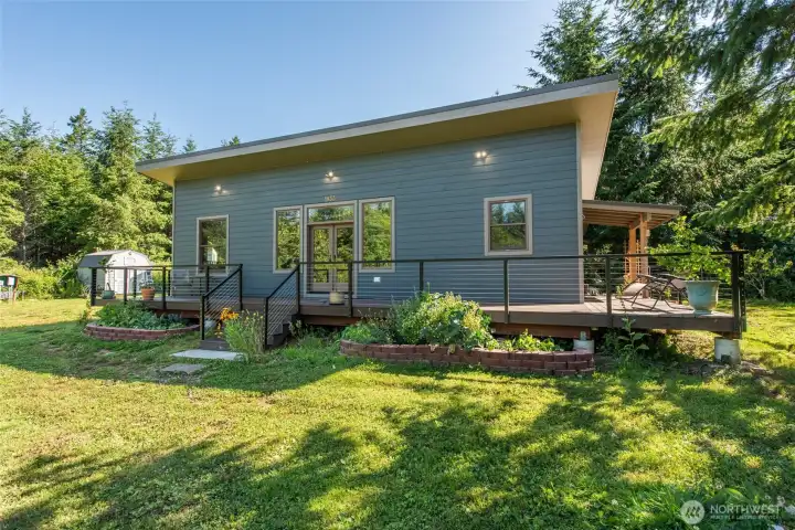 Craftsmanship and privacy in one rare package. Craftsmanship and privacy in one rare package.