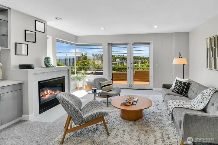 Expansive views of Lake Union, Queen Anne Hill, the Aurora Bridge and Gasworks Park. Expansive views of Lake Union, Queen Anne Hill, the Aurora Bridge and Gasworks Park.