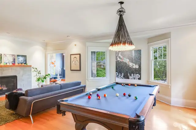 Spacious living with plenty of room for a pool table and the Droog 85 lamps chandelier.
