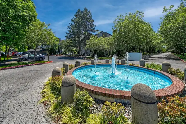 Resort-like community amenities await you in the landscaped grounds with murmuring water features. Work out in the well-equipped gym; perfect your jump shot on the indoor half court; swim daily laps in the indoor pool.