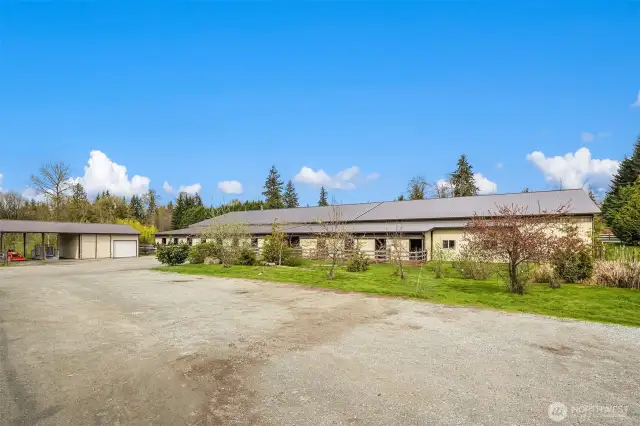Auxiliary building for Tractor, shavings and trailer storage. 2nd barn and arena