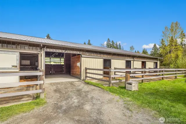 Arena barn entry