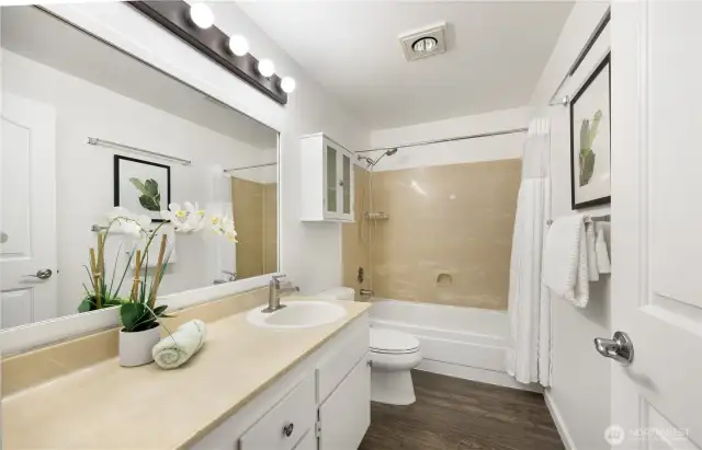 Bedroom with full Bath on main