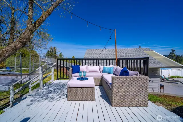 Secondary deck adjacent to cabana & pickleball court