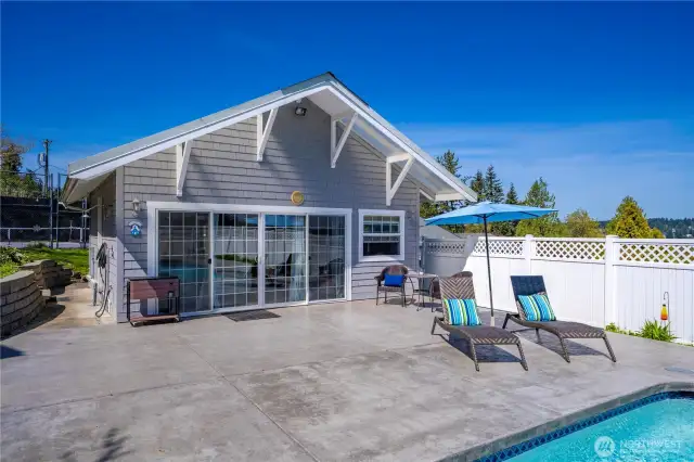 450 sq ft pool cabana w/outdoor shower
