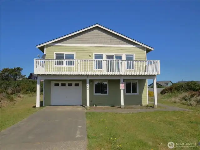 WELCOME TO YOUR  3 BEDROOM 2 BATH 1 CAR GARAGE HOME LOCATED IN THE PEACEFUL CUL-DE-SAC OF GREENVIEW COURT!