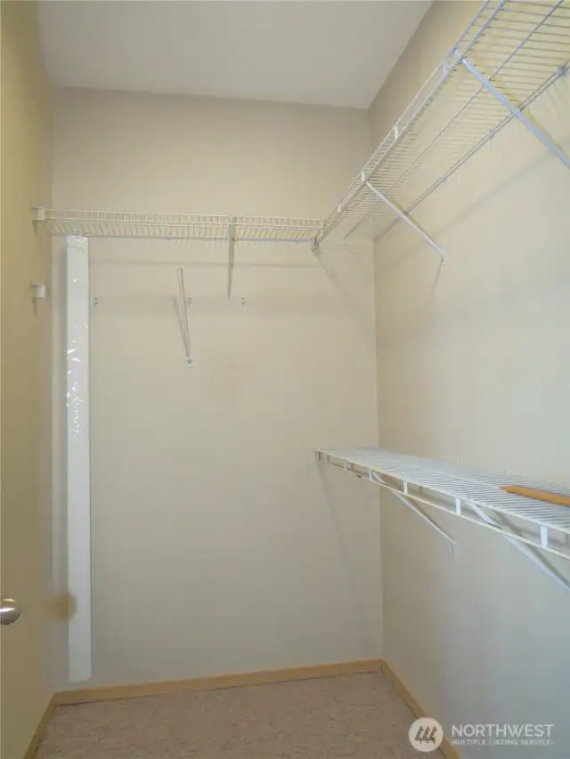 PRIMARY BEDROOM HAS A WALK-IN CLOSET!