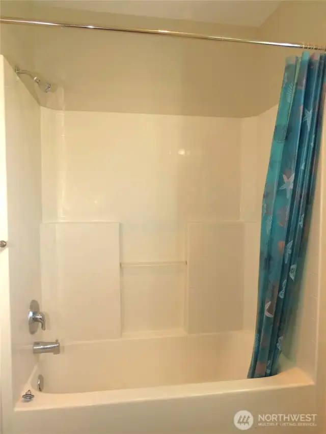 AND HAS BATH TUB/SHOWER COMBINATION!
