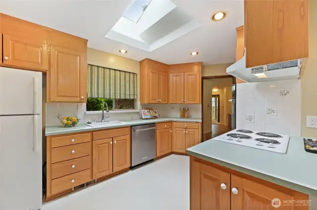 Kitchen w. Eating Counter