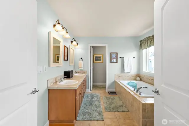 Primary 5-piece bath