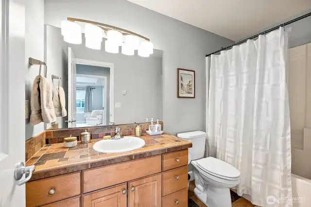 2nd floor full bathroom