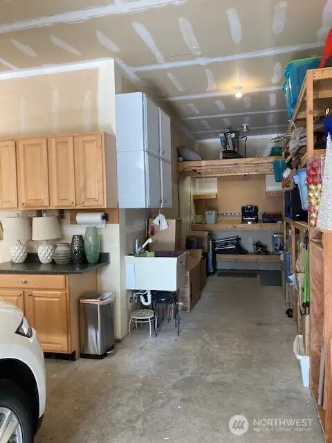 Great hobby or tool space in garage