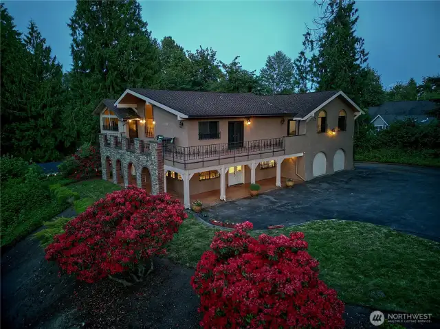 Twilight pic of property