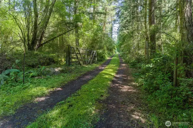 Entering the property from Harald Glen Lane.