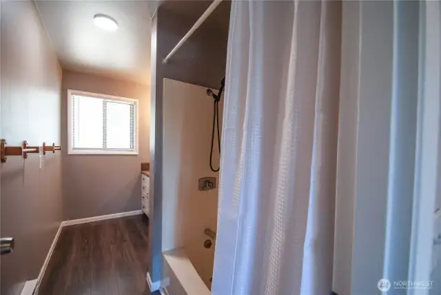 Large main bath upstairs