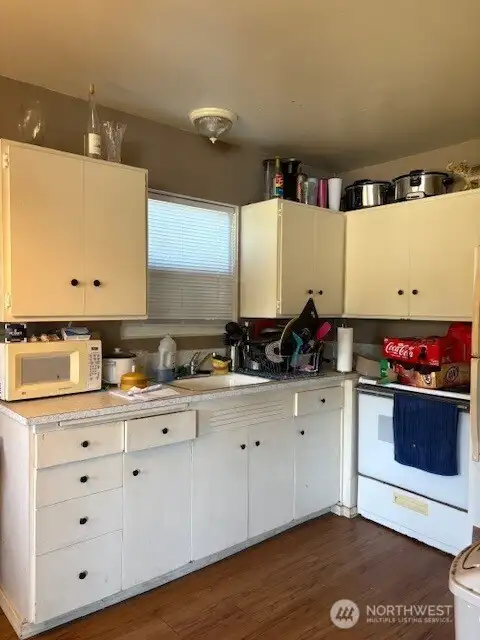 1202 E. Fir - Kitchen