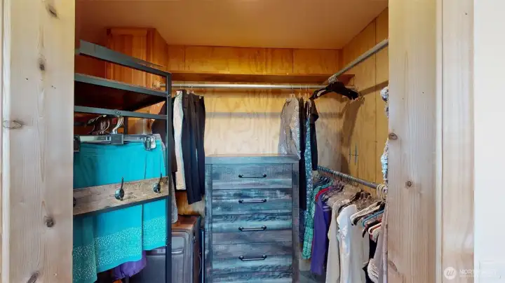Walk-in Closet