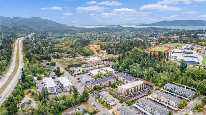 Close to I 5 for an easy commute