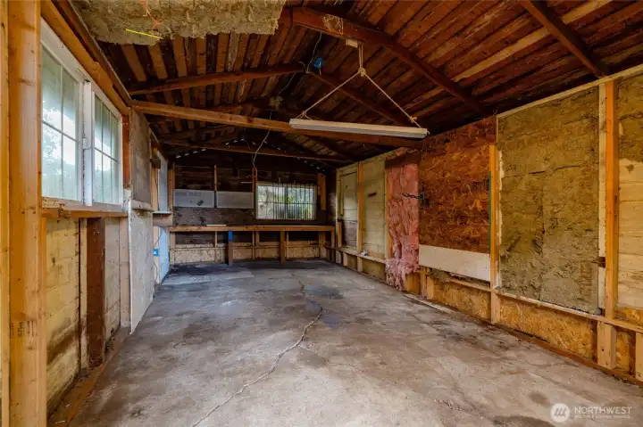 detached garage space