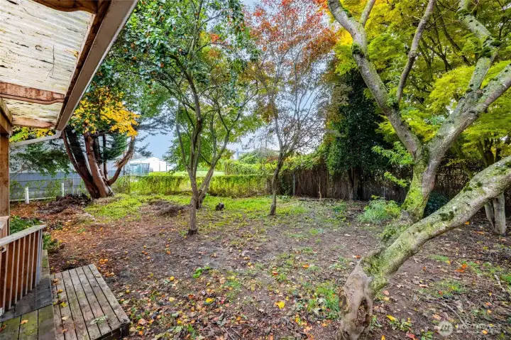 Private 10,454 sq ft lot