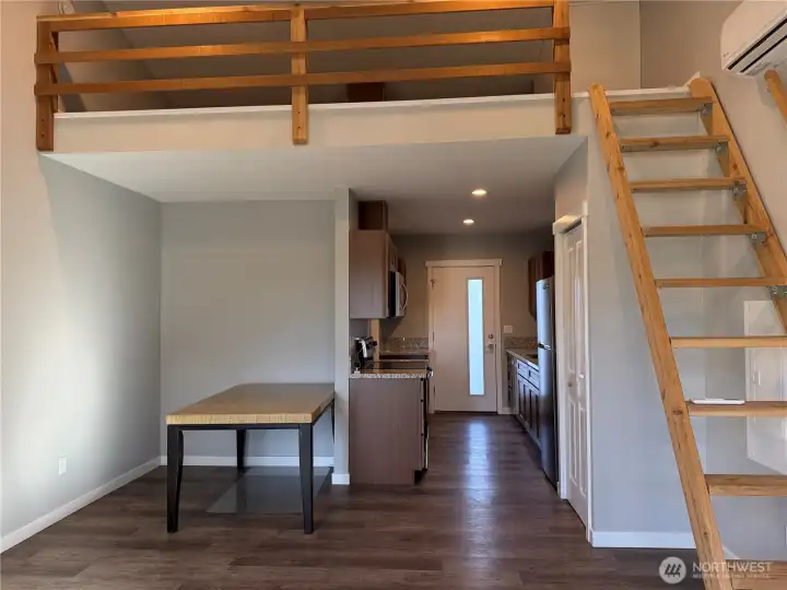 EASY MAINTENANCE FLOORING THROUGHOUT