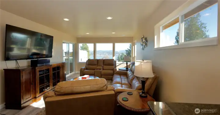 Penthouse sitting area! Relax and unwind!