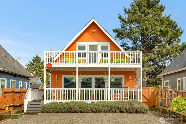 9 Darien - Exterior Front