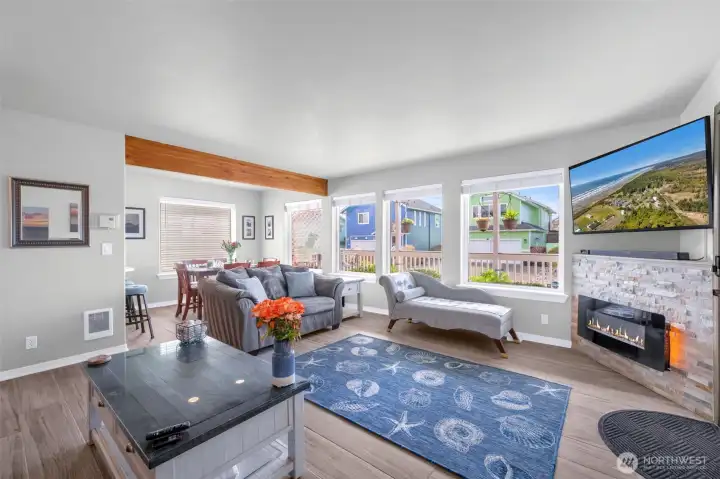 9 Darien - Main Living