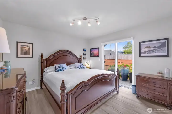 9 Darien - Downstairs Bedroom