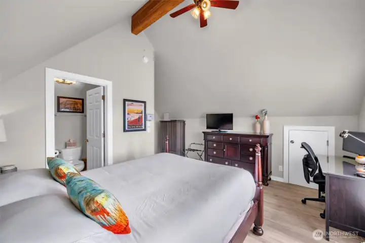 9 Darien - Upstairs Bedroom