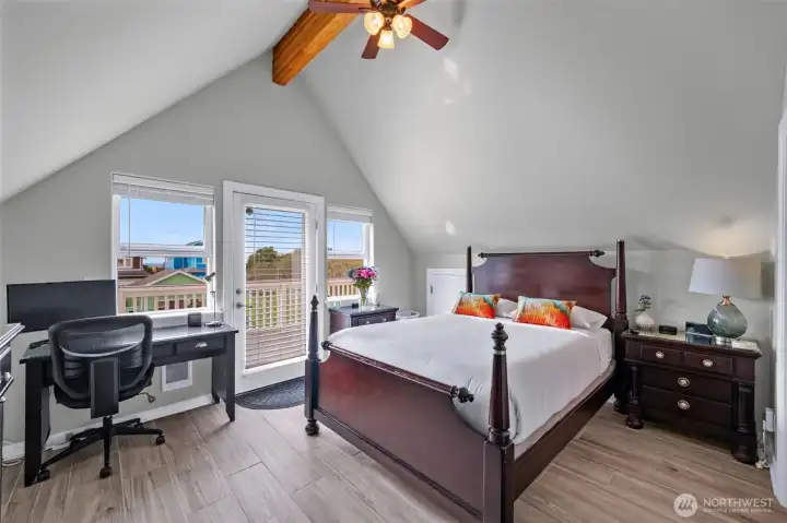 9 Darien - Upstairs Bedroom