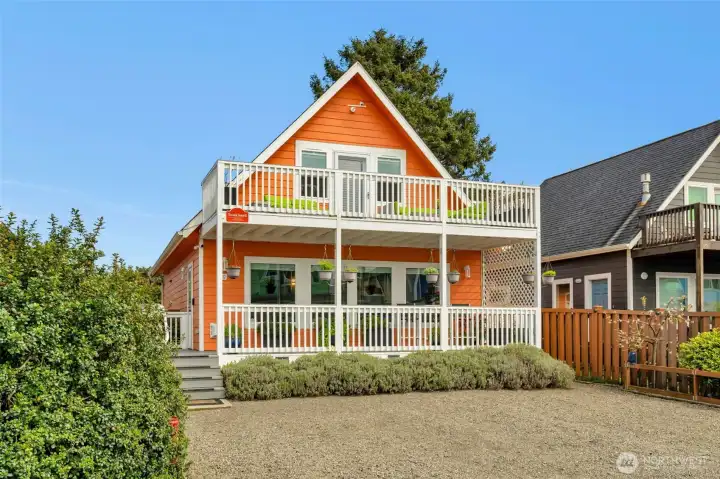 9 Darien - Exterior Front