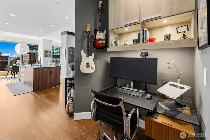 custom designed home office built by Cal Closets
