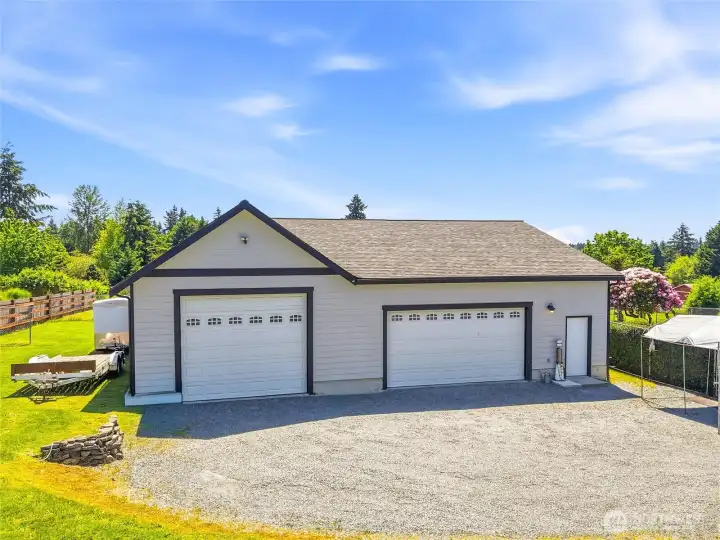 Large 2000 sq. ft. shop with an oversized 10Ft. door and double door with drive thru back door
