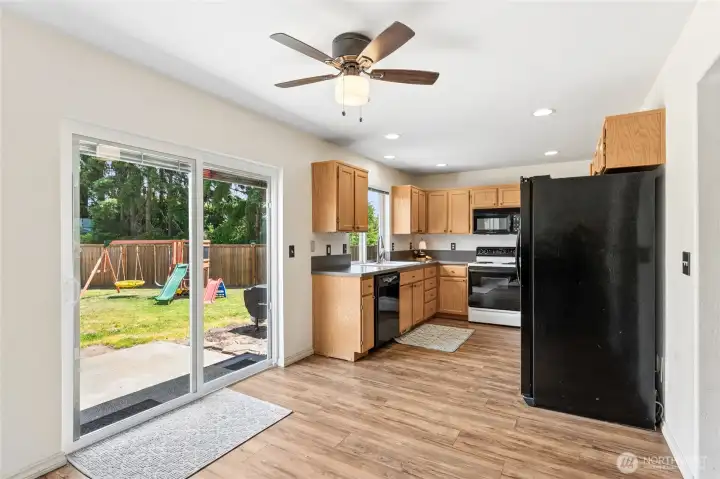 Versatile dining space easily accommodates a breakfast table and opens to the backyard through a new sliding glass door with integrated blinds. Versatile dining space easily accommodates a breakfast table and opens to the backyard through a new sliding glass door with integrated blinds.