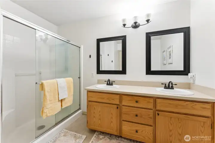 Double Primary Sink, Walk in Shower. Double Primary Sink, Walk in Shower.