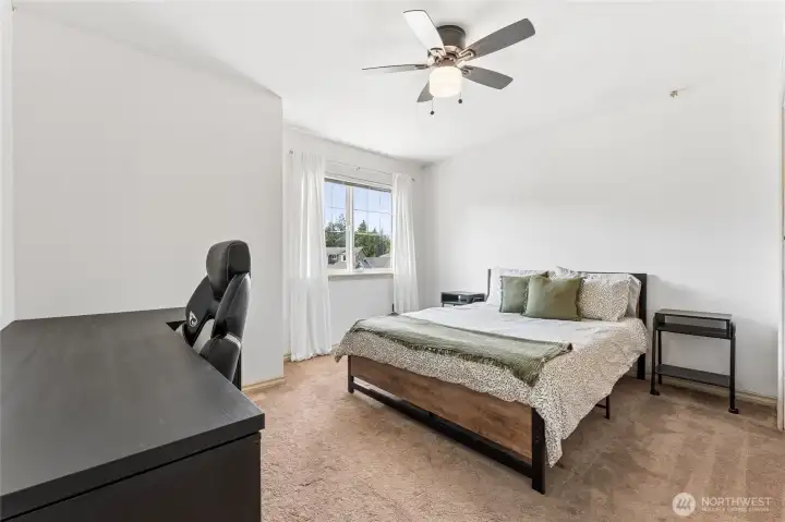 Bedroom 3 - with ceiling fan overlooking your front yard Bedroom 3 - with ceiling fan overlooking your front yard