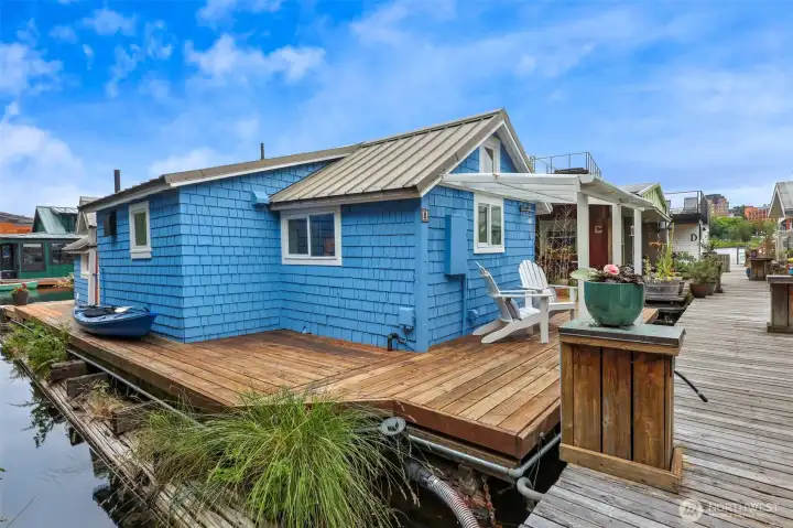 Wrap around deck