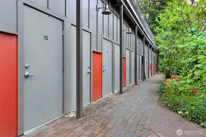 Large storage unit #15