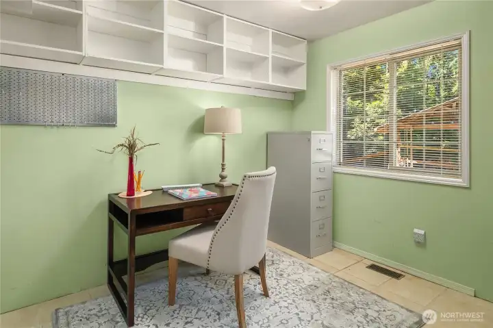 Versatile room ideal for an office, hobby room, or additional living space. Versatile room ideal for an office, hobby room, or additional living space.