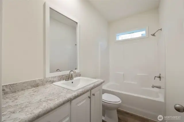 Full bathroom off main hallway