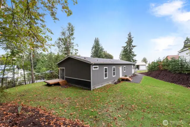 Large side and backyard with two additional entryways