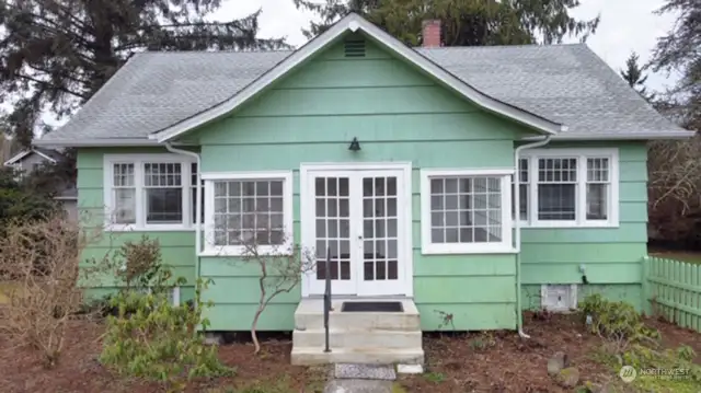 Welcome home to your country cottage, in the city. With almost 3,000 square feet of space and over 2.8 acres, close to Lake Stevens and great transit options.